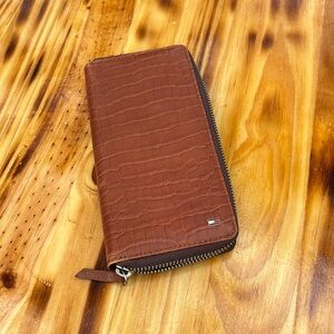 Tommy Hilfiger zipped wallet